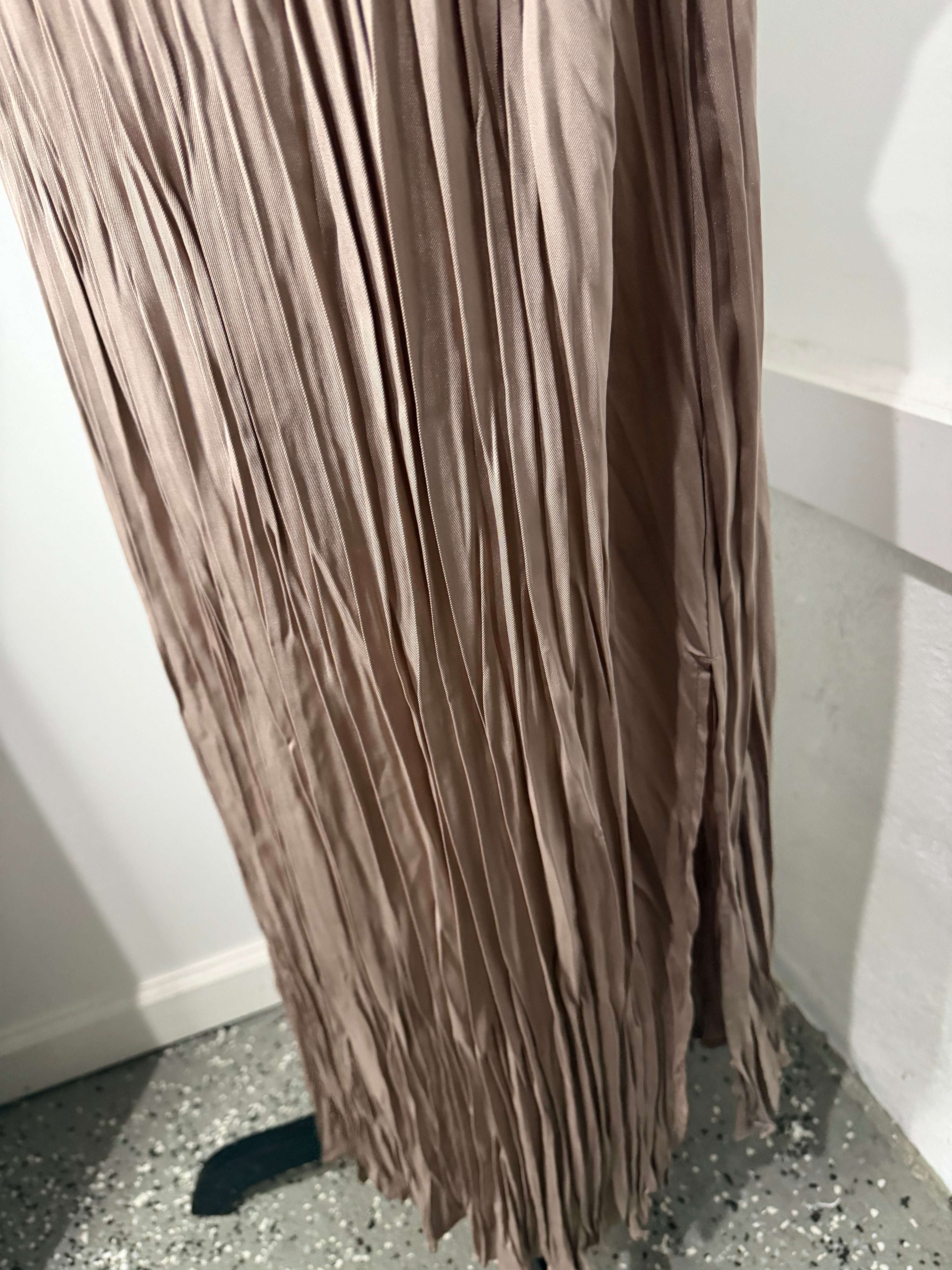 H&M Mauve Pleated Maxi Dress with Lace Trim – Size XXL