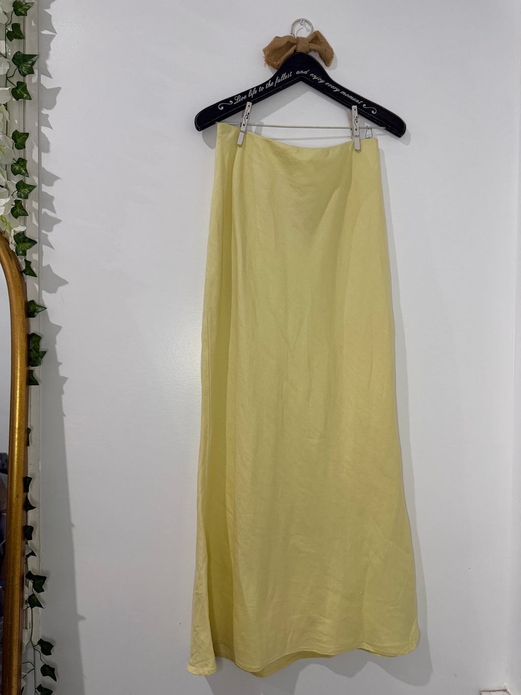 Anthropologie Pale Yellow Flowy Maxi Skirt – Women’s [Size]M