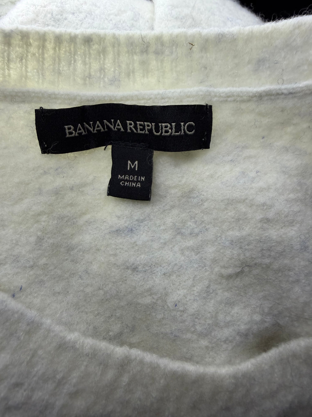 Banana Republic Ivory Crew Neck Sweater – Size Medium