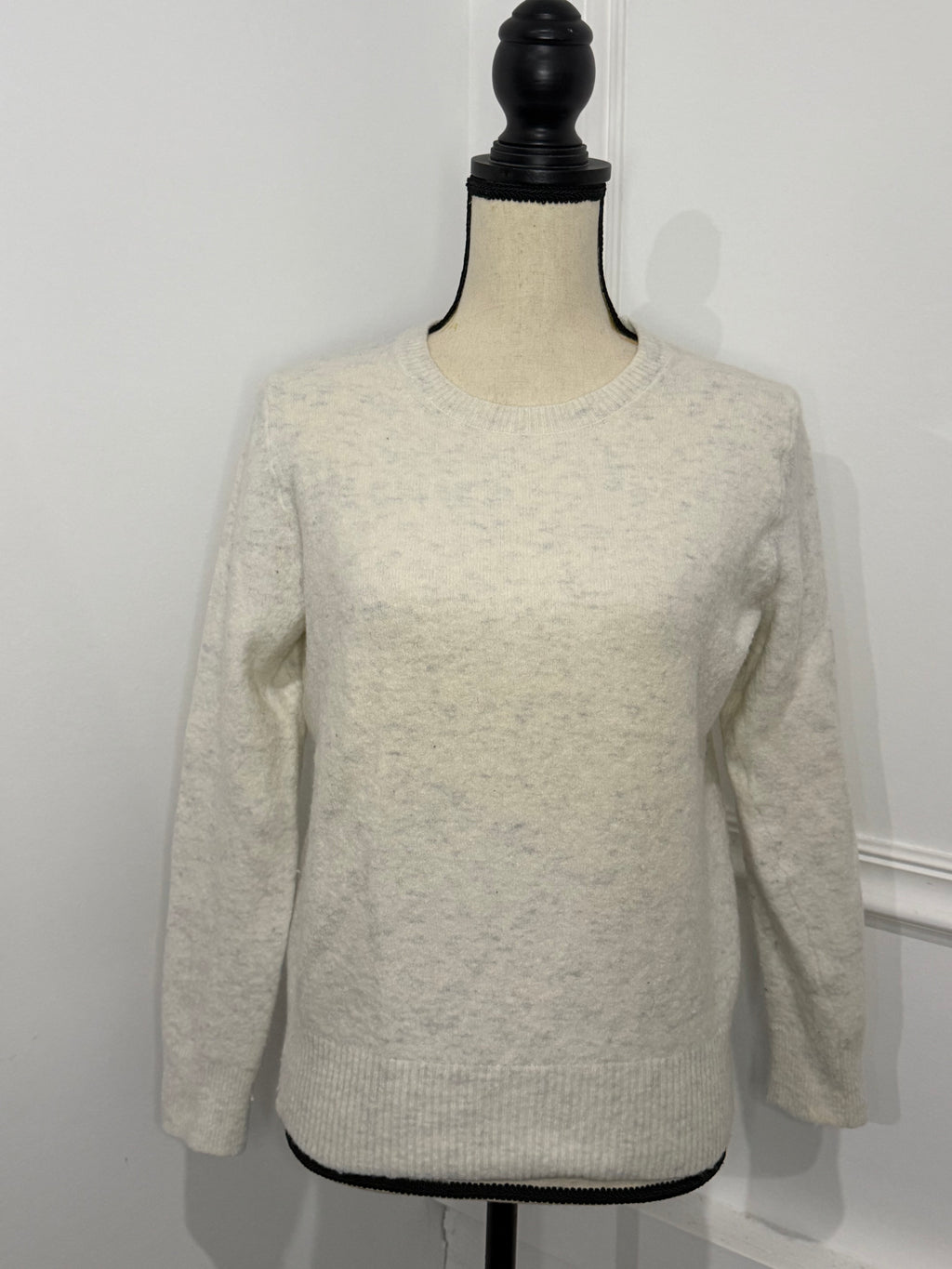 Banana Republic Ivory Crew Neck Sweater – Size Medium