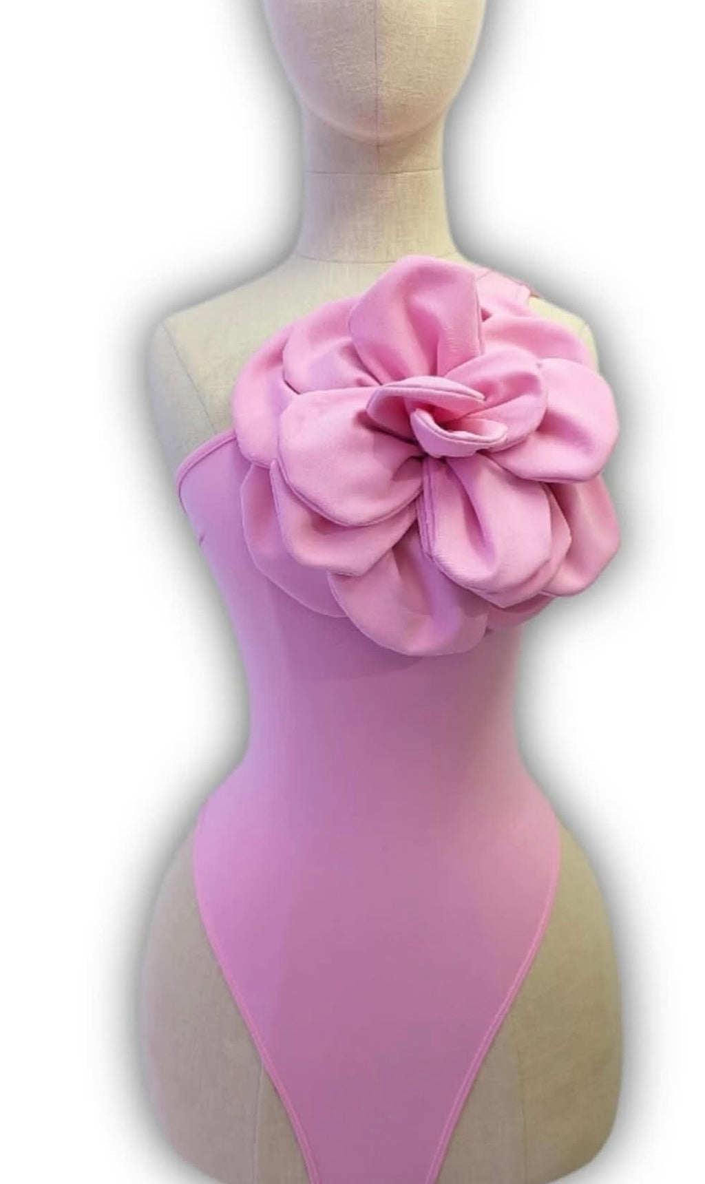 One Shoulder Floral Body – Pink 🌸✨
