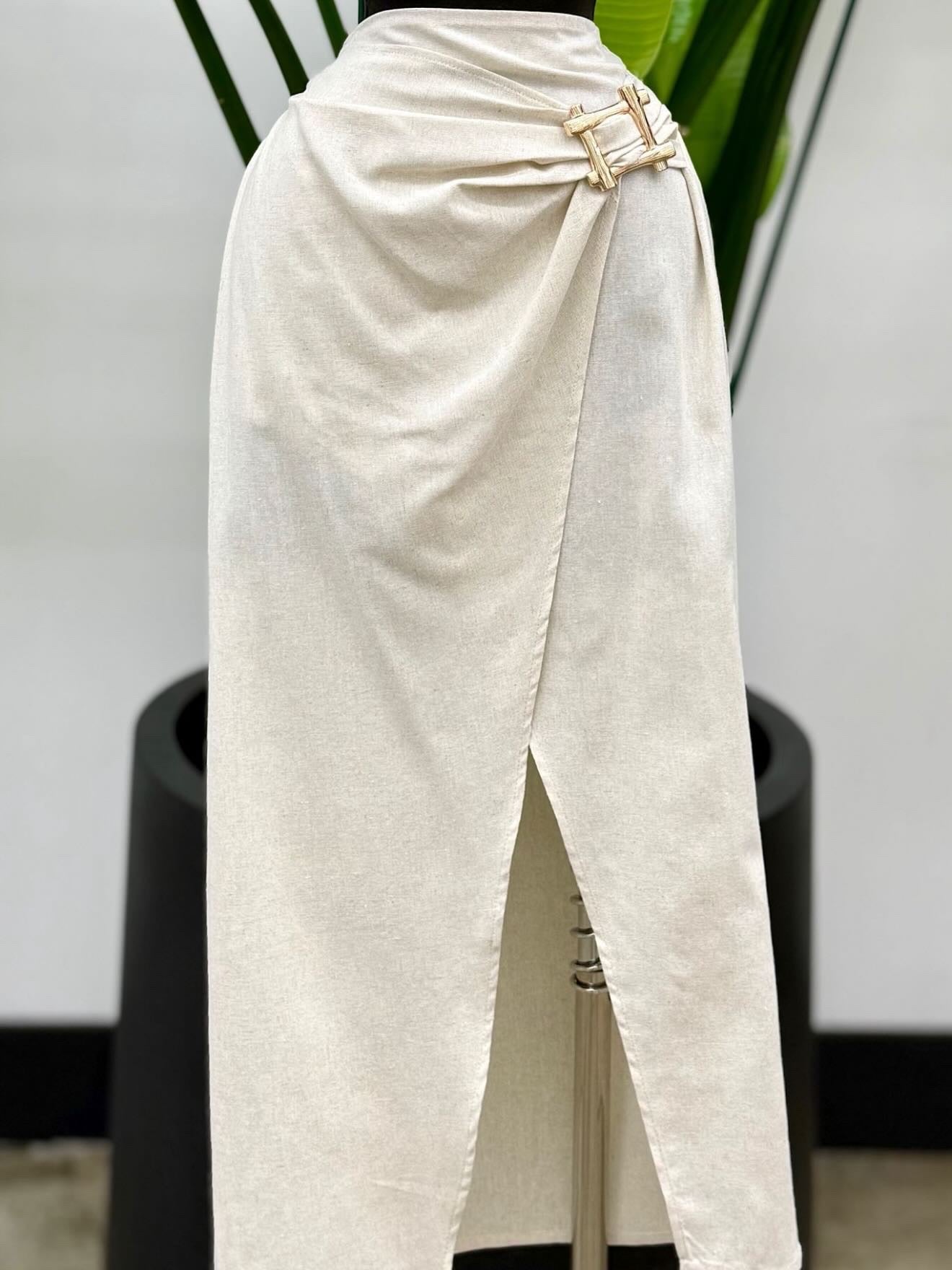 • Skirt color Ivroy