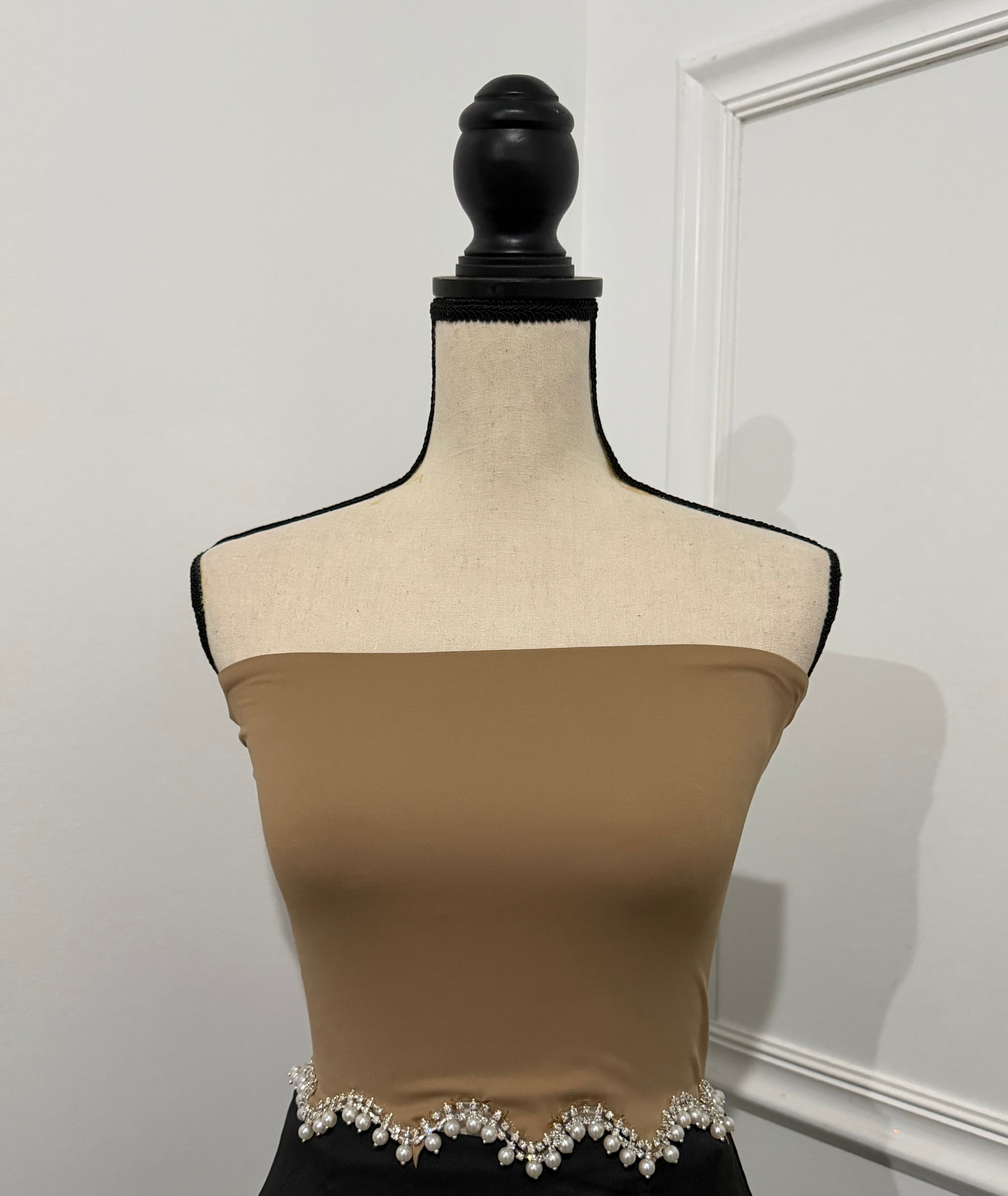 Snatched Fit Strapless Top ✨