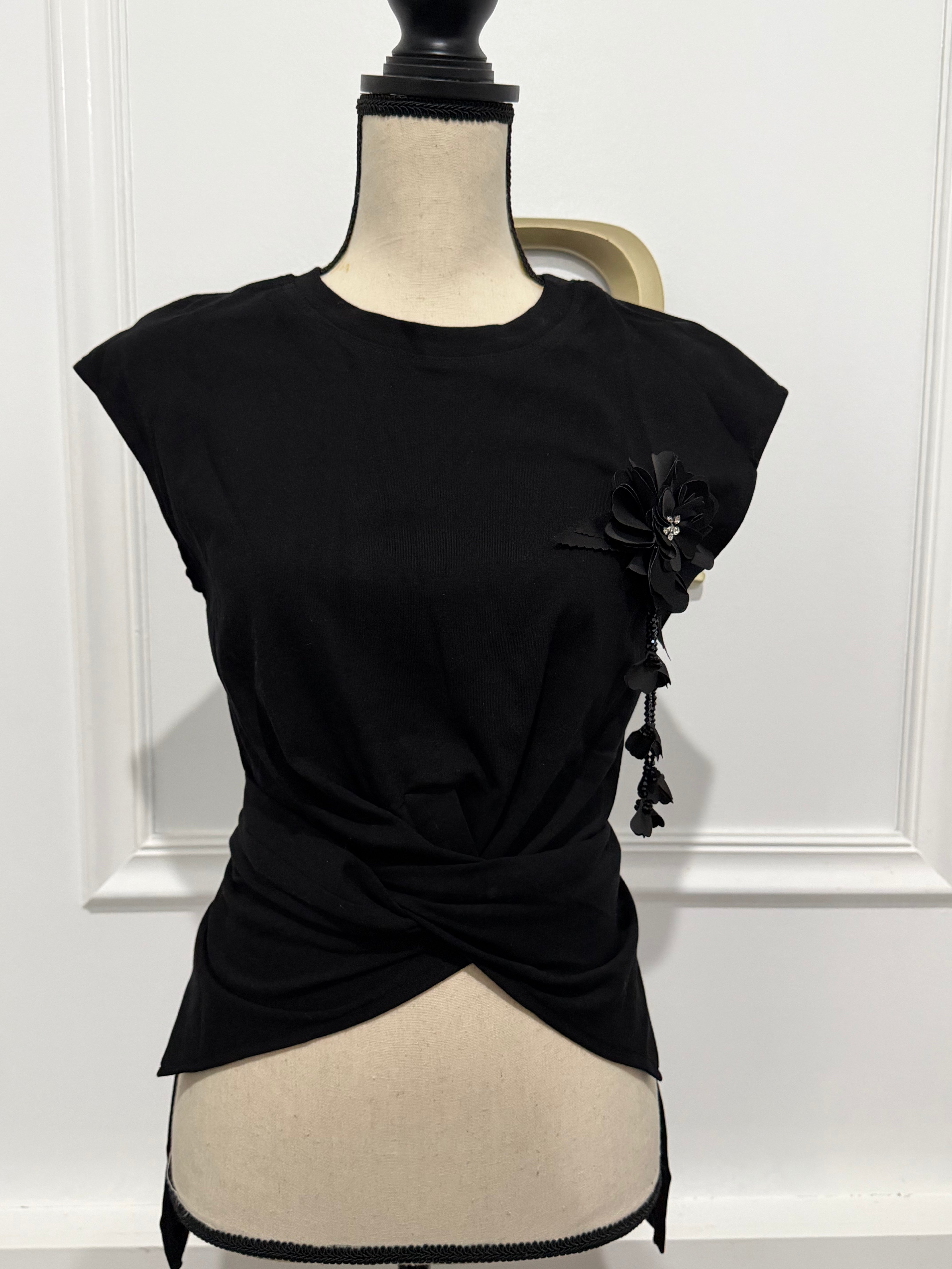CRISSCROSS  FLOWER WAIST SLEEVELESS COTTON TOP IN BLACK